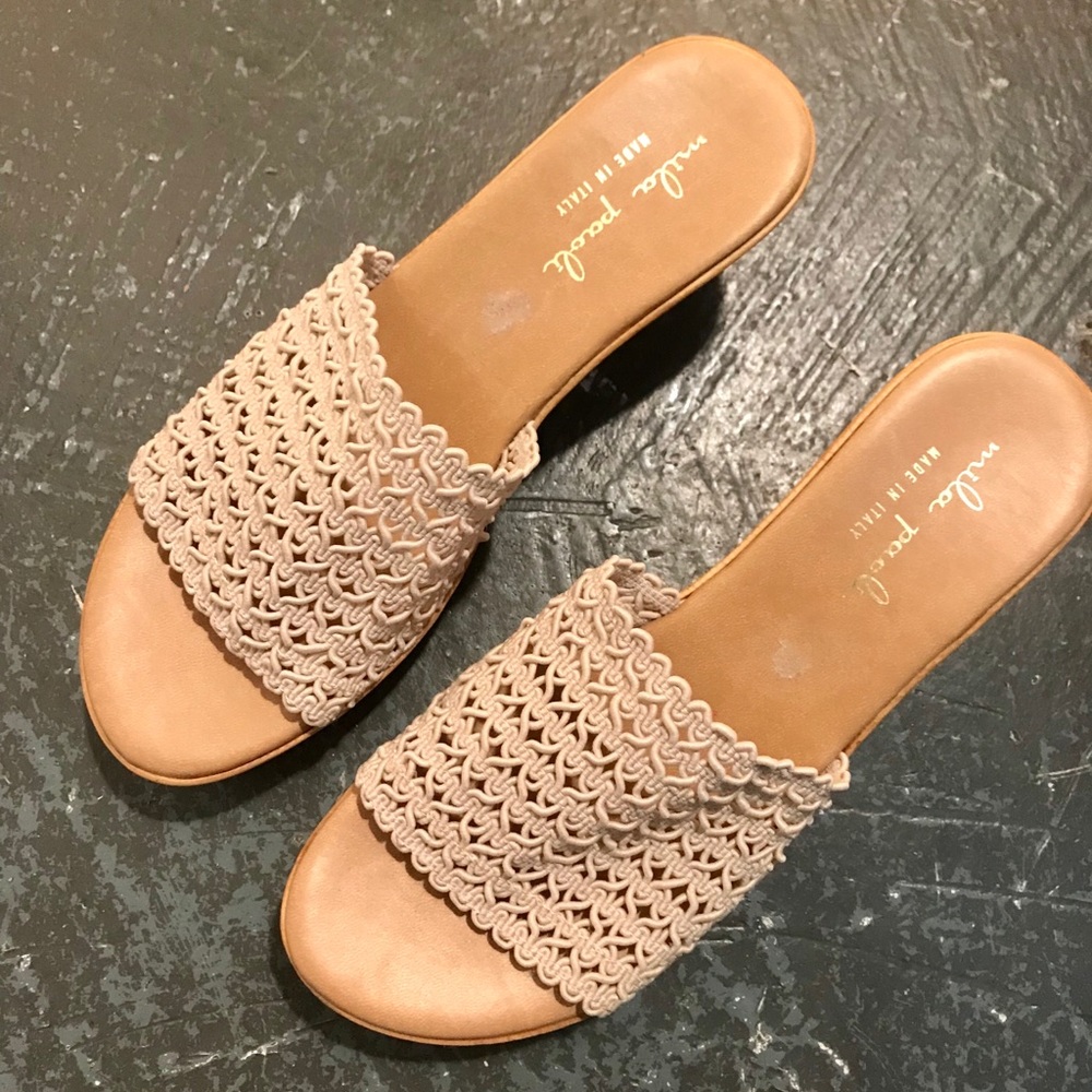 *SOLD* Woven strap neutral wedges